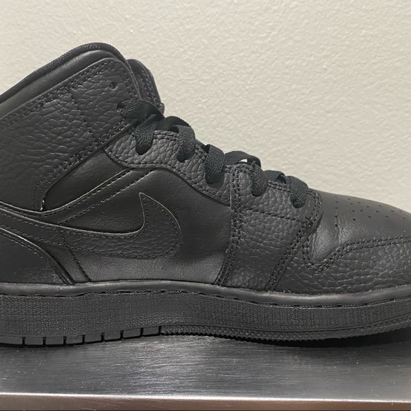 (GS) Black Air Jordan 1 mids - Picture 2 of 4